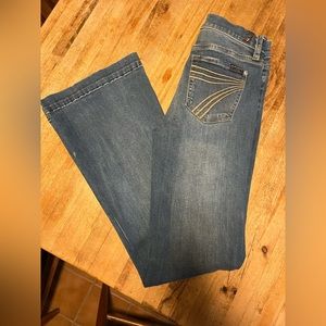 25” waist, Tailorless dojo, white-ish pockets, worn only a couple times